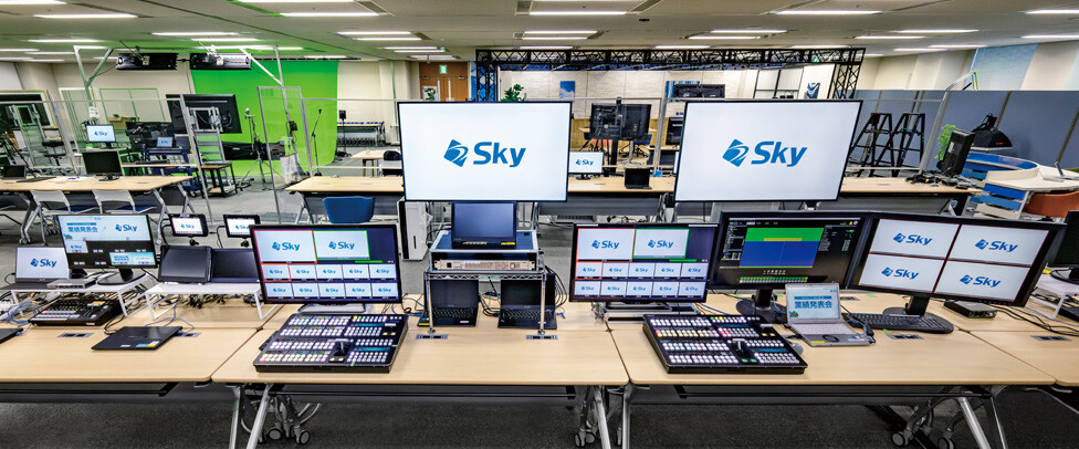 SkyCo office space - monitors with KAIROS production